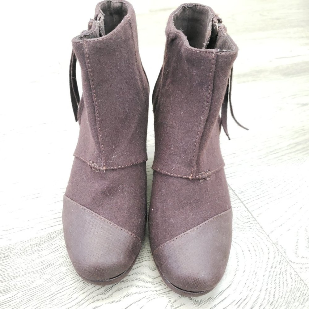 BRAND NEW TOMS BROWN BOOTIE W/SIDE ZIPPER - SZ 5